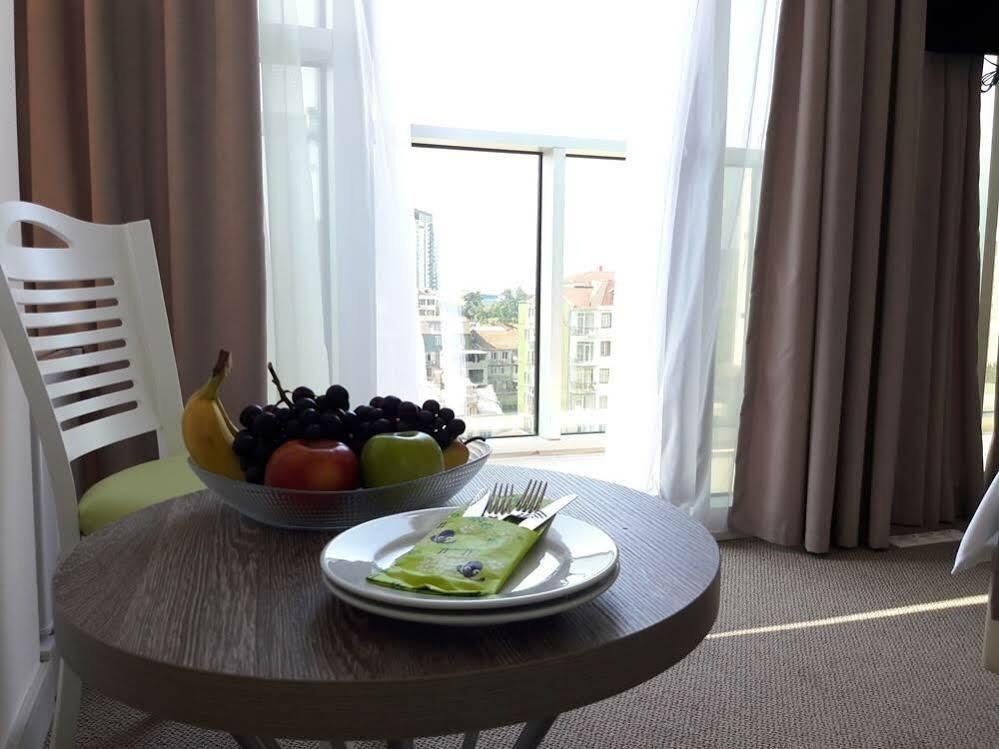 Hotel Green Glass Batoumi Extérieur photo
