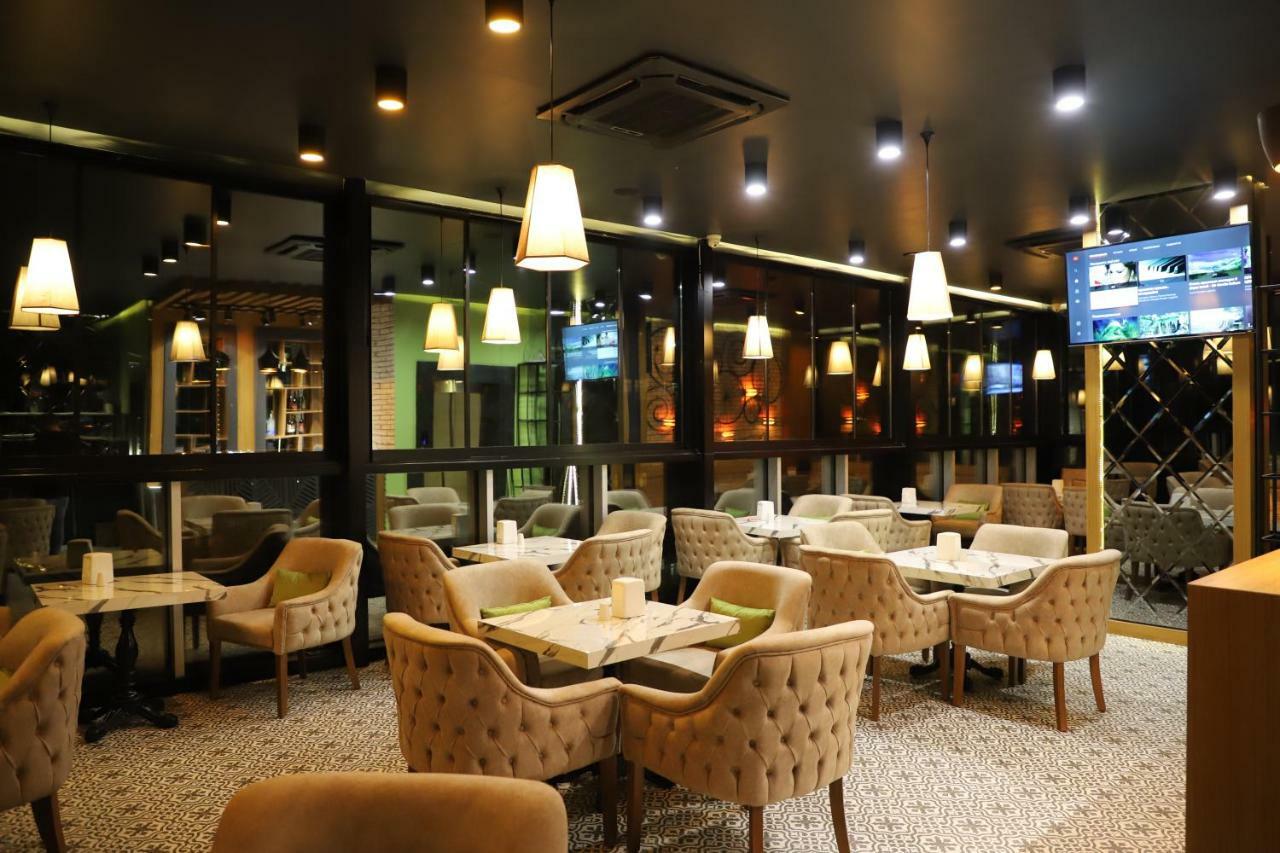 Hotel Green Glass Batoumi Extérieur photo